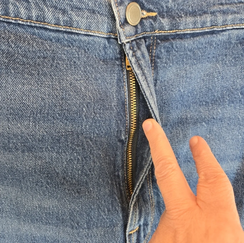 NWOT Good American Good '90s Blue 645 Raw Step Hem Denim Shorts $129 Plus Sz 24